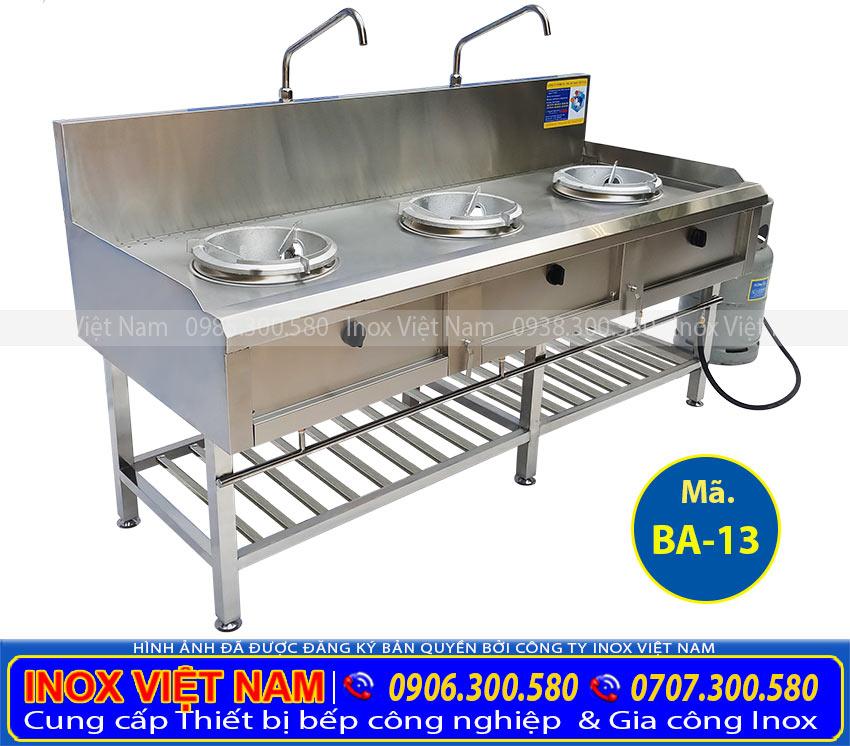 Báo giá bếp á 1 họng, bếp á 2 họng, bếp khè công nghiệp tại Hotline: 0985.6666.38 – 0939.578.578 | Mua ngay Bếp á 3 họng có kệ dưới BA-13 (Ảnh thật tế).