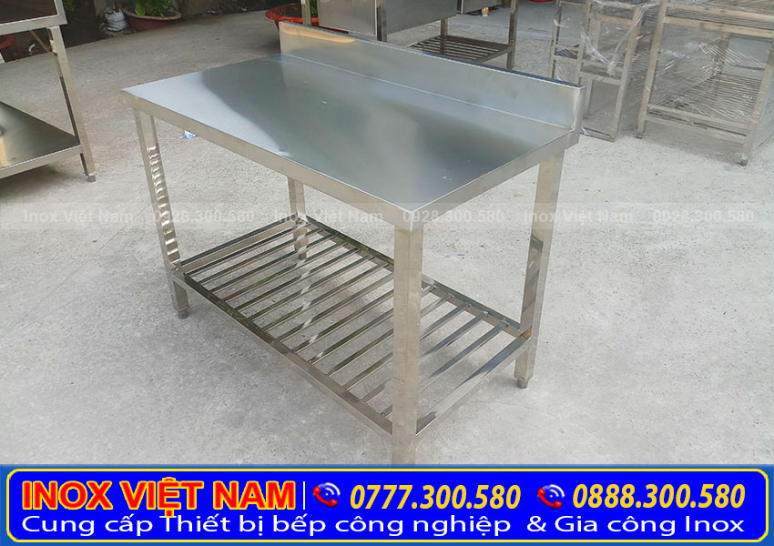 Bàn inox có kệ thanh, bàn sơ chế thức ăn, bàn inox công nghiệp giá tốt.