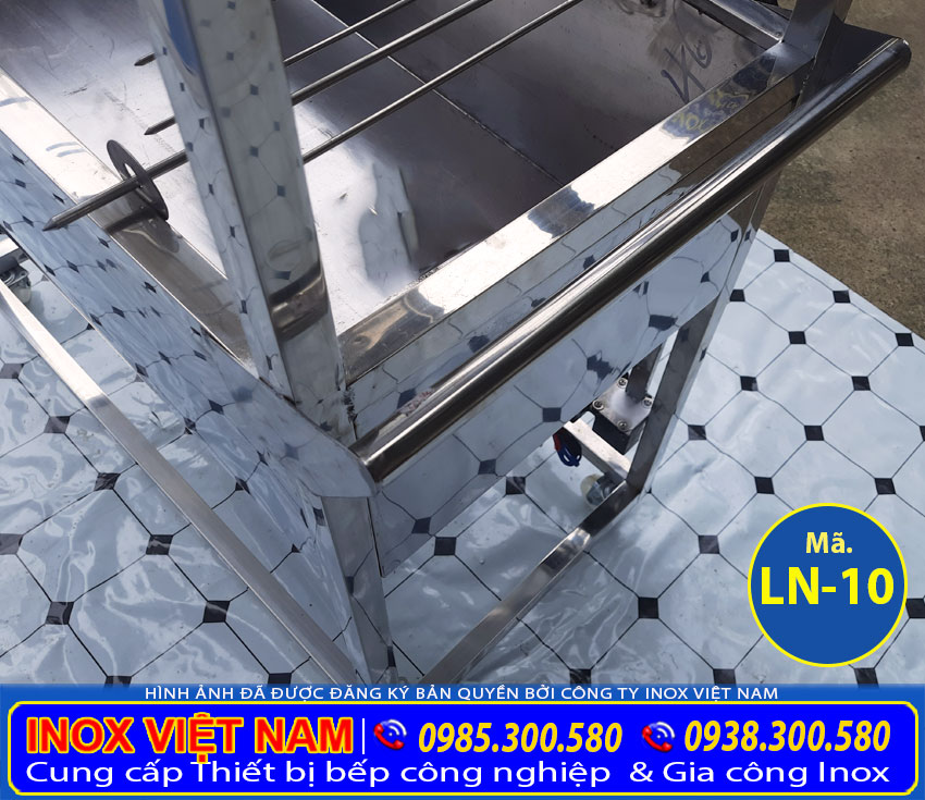 Khung chân và tay cầm thiết kế chắc chắn.