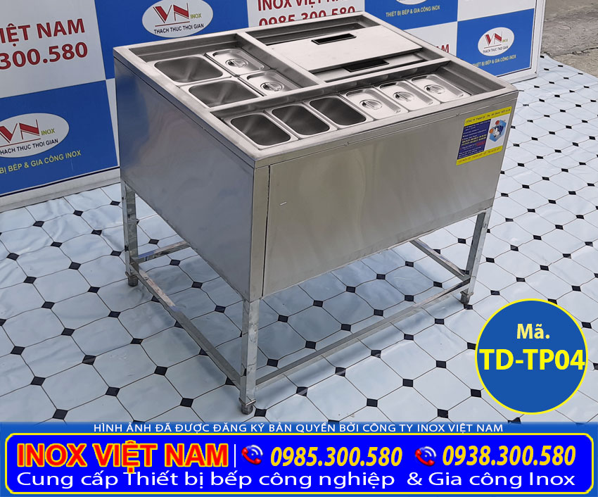  Mẫu thùng đá inox có chân kèm khay topping giữ nhiệt TP04 sản xuất Bếp Inox Việt Nam. 