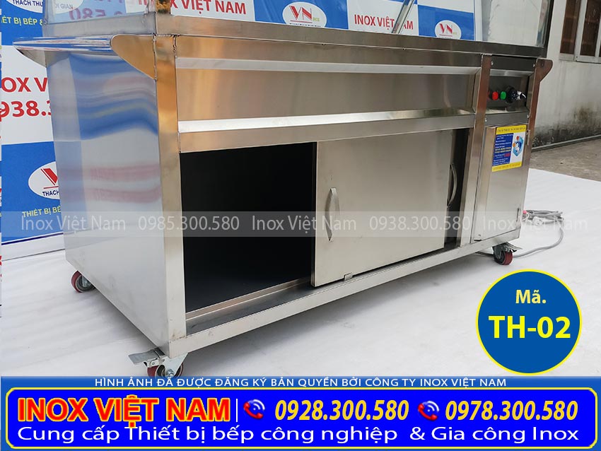 Bánh xe giúp tủ hâm nóng di chuyển được dễ dàng hơn.